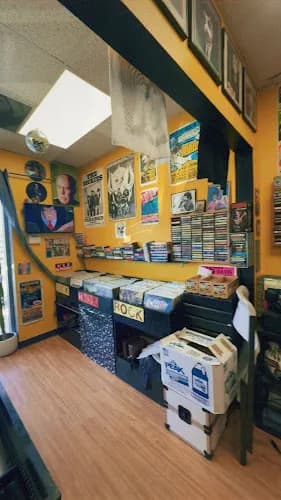 Sonidos! Music & More storefront