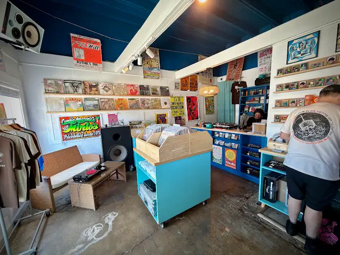 Magic Isle Record Shop storefront