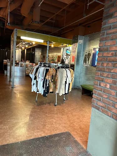 Musique Plastique storefront