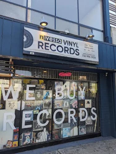 Nivessa Vinyl Records Store (on Pico) storefront