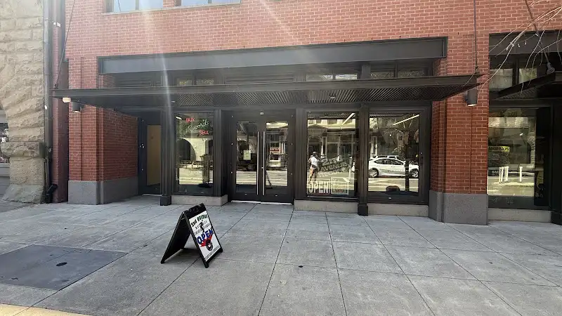 2nd Avenue Records storefront