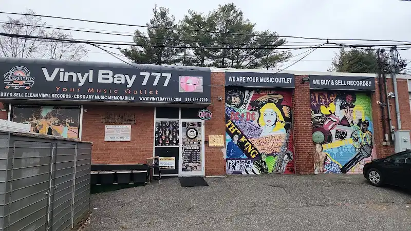 Vinyl Bay 777 storefront