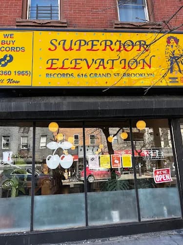 Superior Elevation Record Store / SE DJ SCHOOL storefront